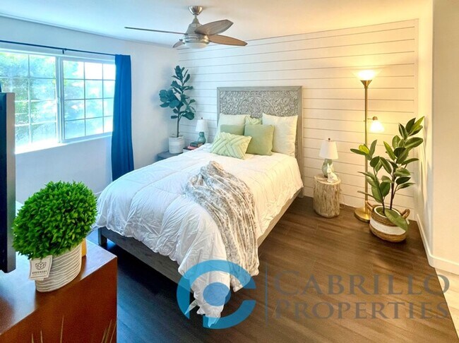 Building Photo - *** $500 OFF MOVE IN SPECIAL!!! *** Beautifully Renovated 2BD/2BA Condo with In-Unit Washer and D...