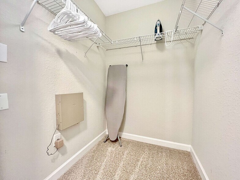 Building Photo - 4504 W Spruce St