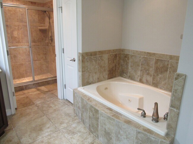 Building Photo - 424 Luna Bella Ln