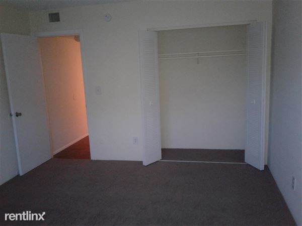 Building Photo - 460 Brentwood Dr