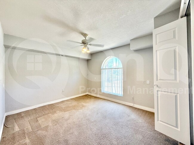 Building Photo - 5539 E Bloomfield Rd