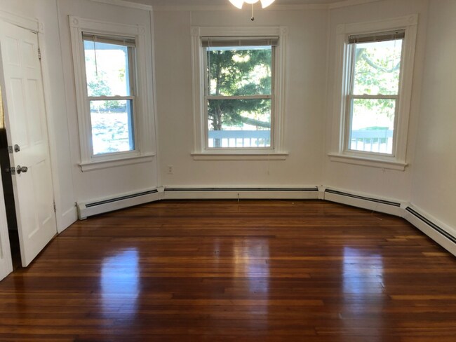 Building Photo - 34 Miller Ave