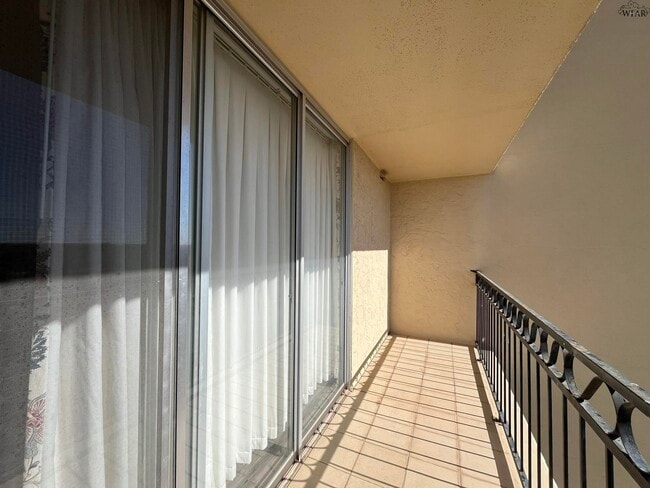 Building Photo - 2100 Santa Fe St