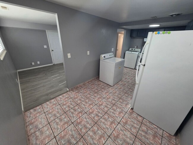 Building Photo - Ferron Rental