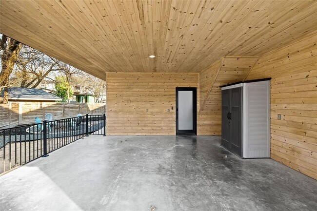 Building Photo - 902 Garden Villa Ct