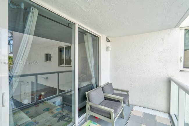Building Photo - 2457 Collins Ave
