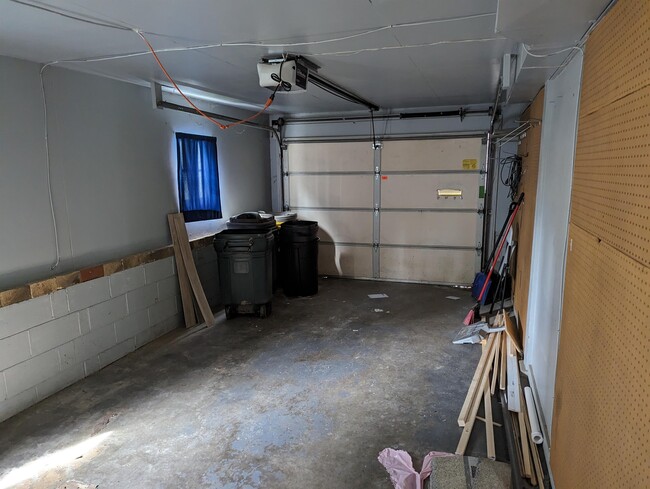Building Photo - 2283 Grandview Dr