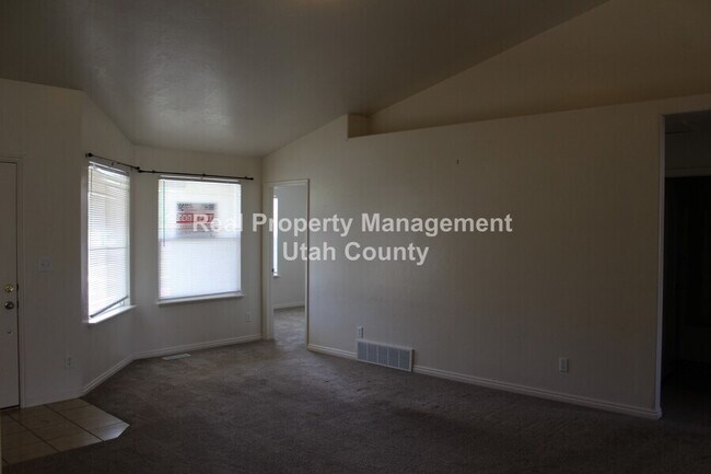 Building Photo - 749 North Devonshire Drive