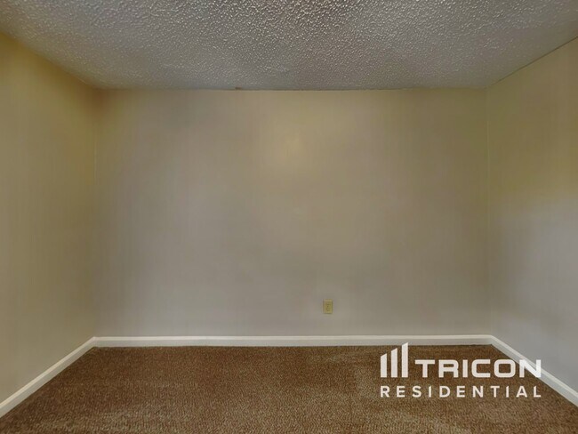 Building Photo - 726 Wind Song Trce