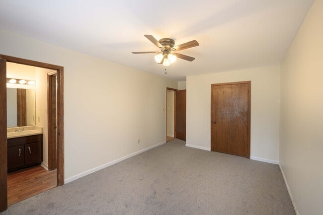 Building Photo - Magnolia Drive Duplex