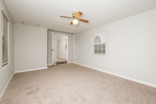 Building Photo - 2730 Bear Springs Dr