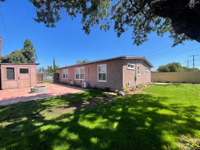 Building Photo - Beautiful Remodeled 4 Bedroom 2 Bathroom H...