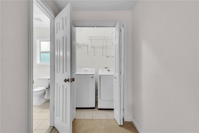 Building Photo - 2015 E Camellia Dr