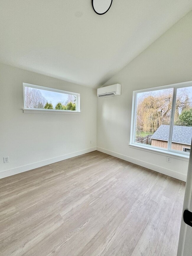 Building Photo - 2 Bedroom 2 Bathroom Greenwood New Construction!