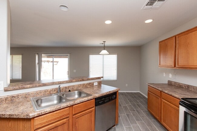 Building Photo - 31569 N Sundown Dr