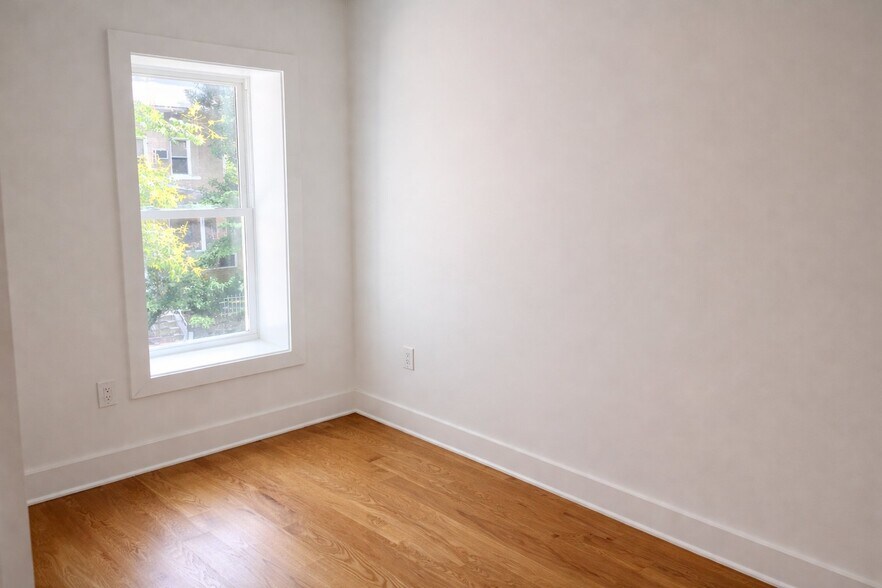 Building Photo - 727 Quebec Pl NW