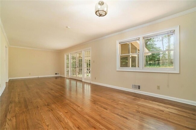 Building Photo - 3302 Lenox Pl NE