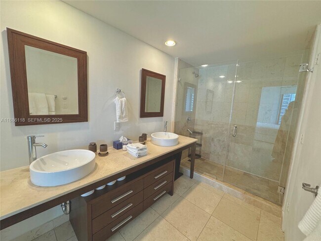 Building Photo - 475 Brickell Ave