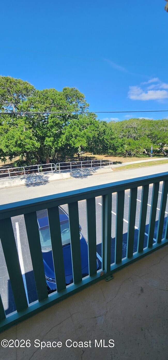 Building Photo - 310 Taylor Ave