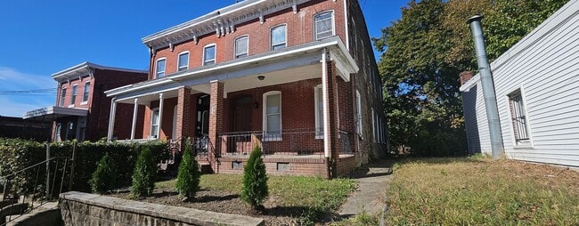 Building Photo - Large house with a nice layout welcome Home