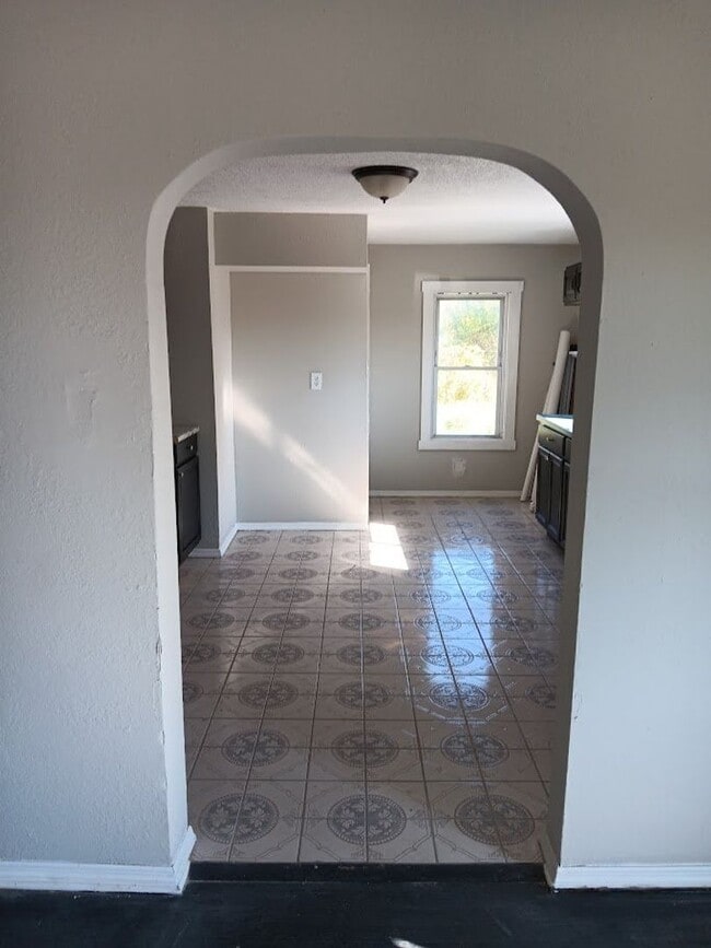 Building Photo - LIMITED TIME**1/2 OFF DEPOSIT**