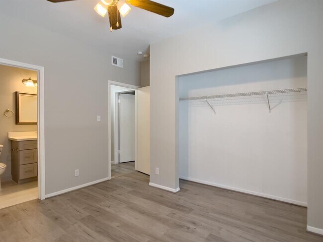 Building Photo - 6500 Harbor Town Dr