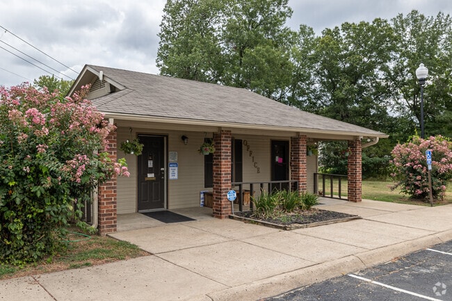 Building Photo - Woodbrook Apartments I & II