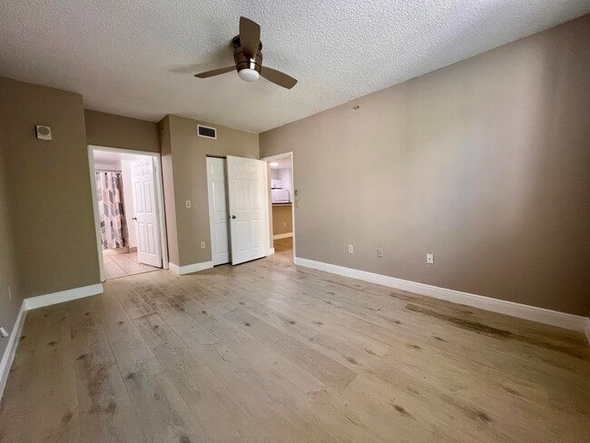 Building Photo - 630 S Sapodilla Ave