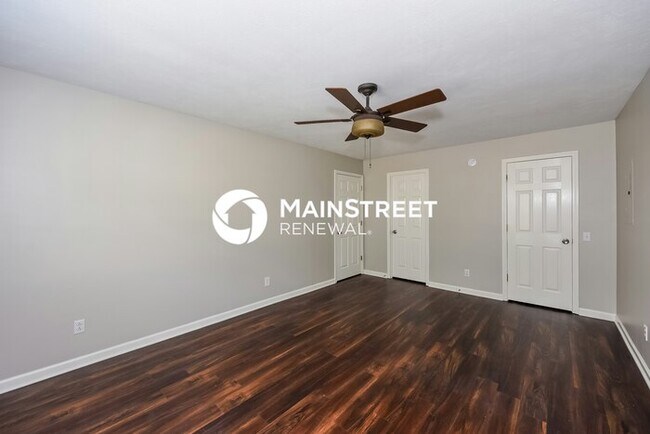 Building Photo - 4 Bedroom Pet-Friendly Home in Hermitage, TN with Main Street Renewal
