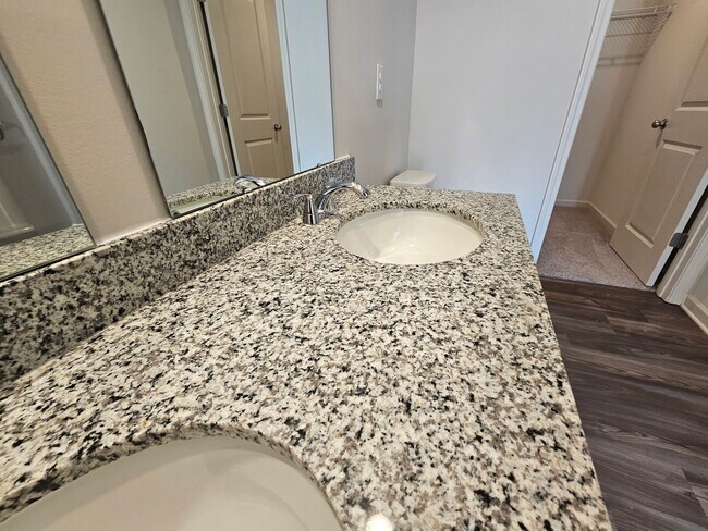 Building Photo - Brand new Townhome in Newton