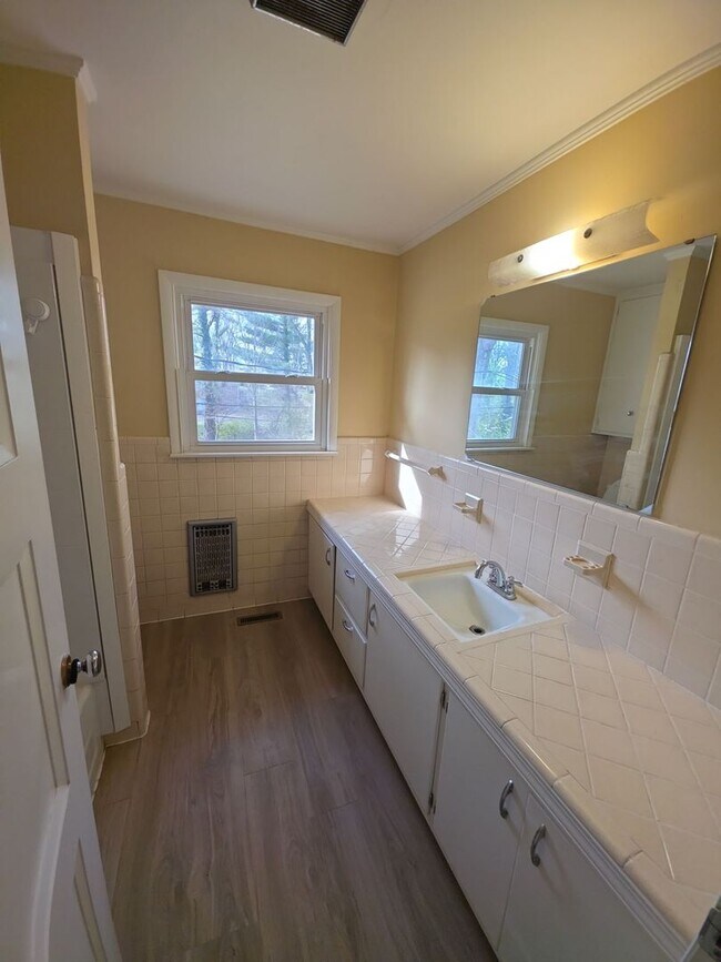 Building Photo - 3-Bedroom Home with Garage and Spacious Yard in Cookeville