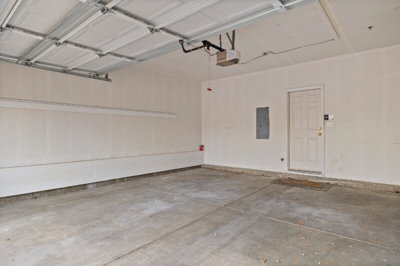 Building Photo - 2821 Willow Tree Ln