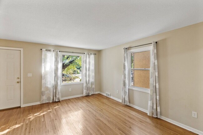 Building Photo - 4416 Lyndale Ave S
