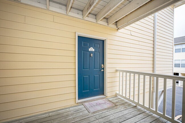 Building Photo - Harbor Landing rental with boat slip, great amenities, and a gated waterfront community lifestyle.