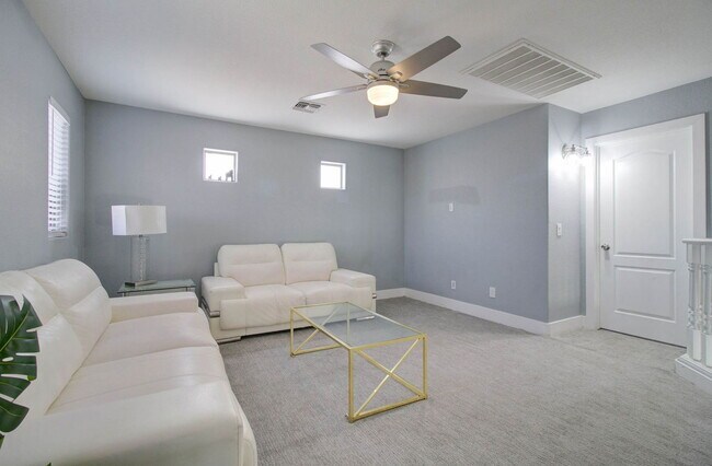 Building Photo - 8317 S 45th Ln