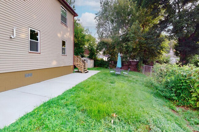 Building Photo - 2002 Ridgemont Rd