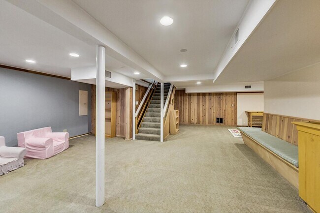 Building Photo - 504 Illinois Rd