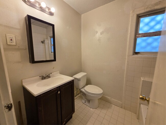 Building Photo - 1226 W Gray St