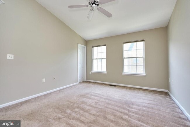 Building Photo - 4100 Fountainside Ln