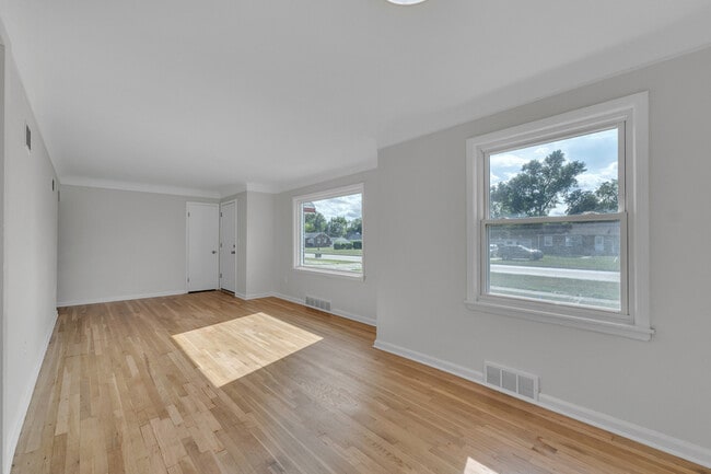 Building Photo - 14521 Trenton Rd