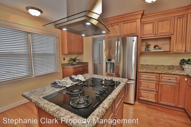 Building Photo - 4 br, 2.5 bath House - 484 Goodspeed Road