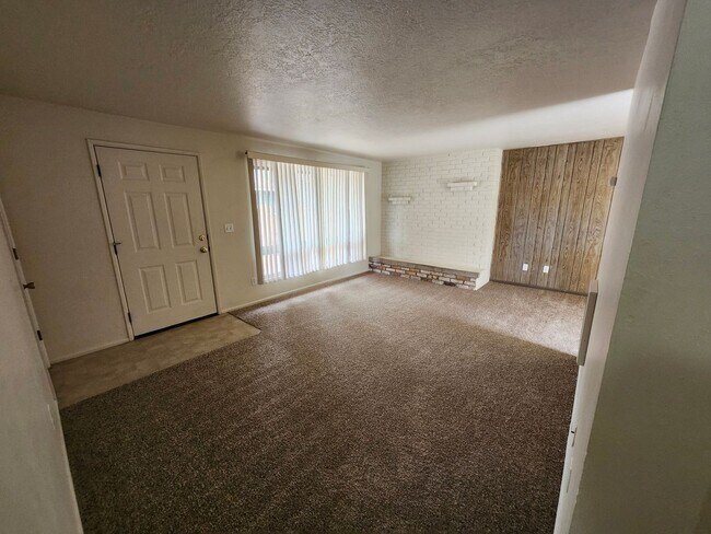 Building Photo - t464