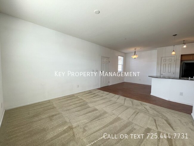 Building Photo - 3 BEDROOM 2 BATH CONDO W/DETACHED GARAGE N...