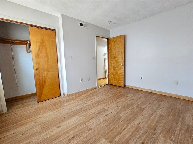 Building Photo - 49 Cottage St