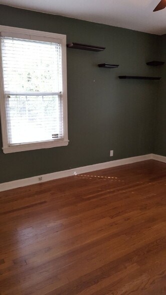 Building Photo - 5552 Kendall Dr