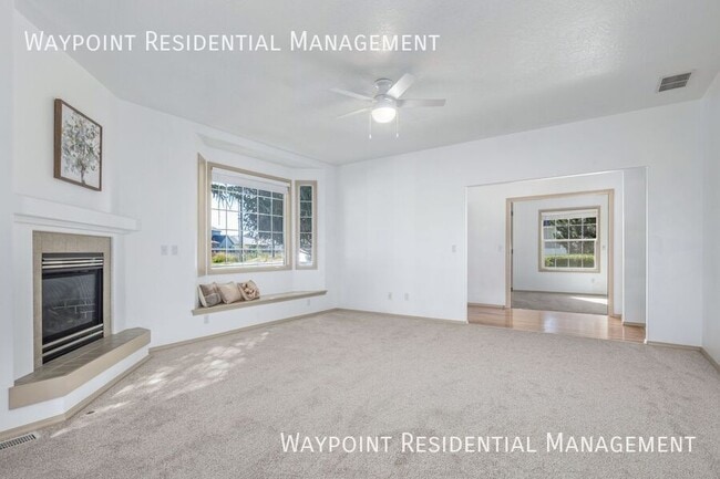 Building Photo - 9640 W Sleepy Hollow Ln