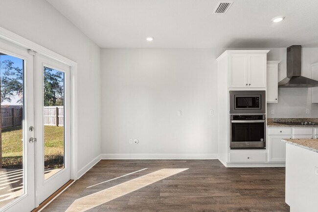 Building Photo - 3000 Rachel Pl