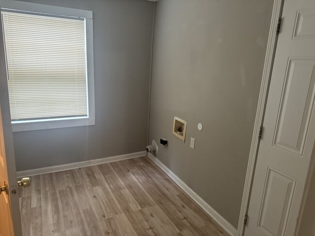 Building Photo - 3820 Byron Ave