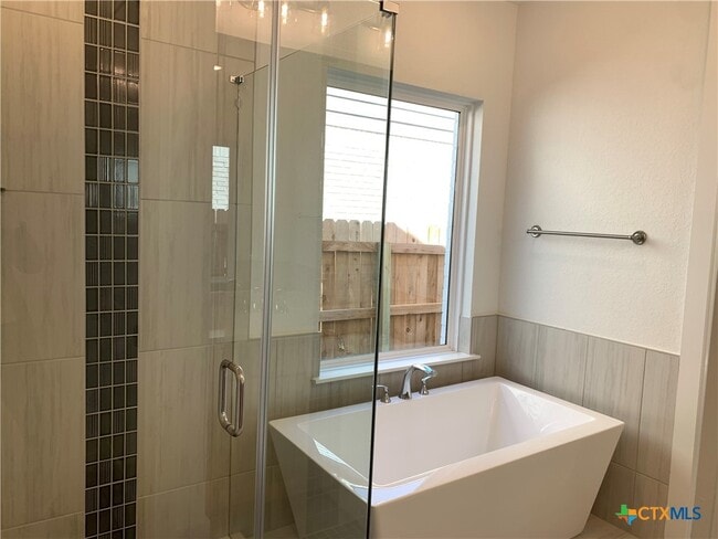 Building Photo - 1048 Easy Gruene