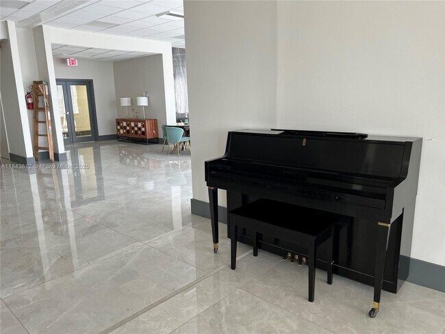 Building Photo - 3140 S Ocean Dr